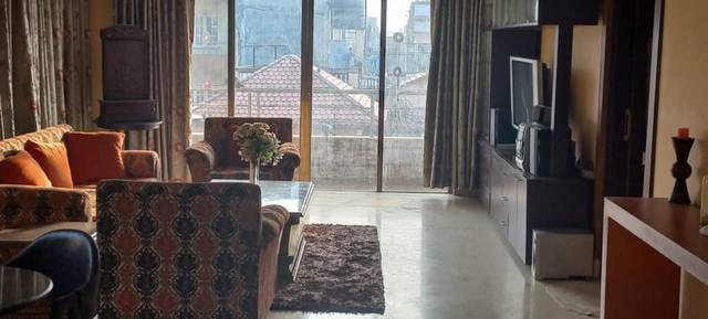 Comfortable, Spacious, Posh Area