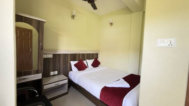 Comfortable Room with Private Bathroom