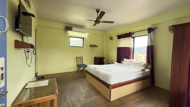 Private Room w/ Bathroom & Fridge