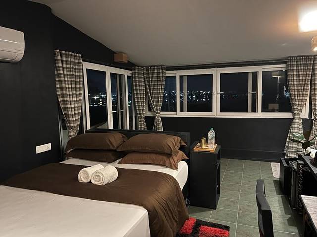 Lake View Room (EARTH)