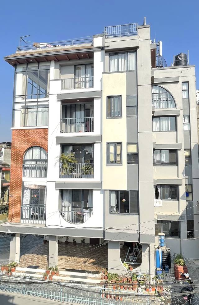 A beautiful room with nearby cafes, restaurants