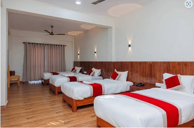 Deluxe Family Room With Mountain Room