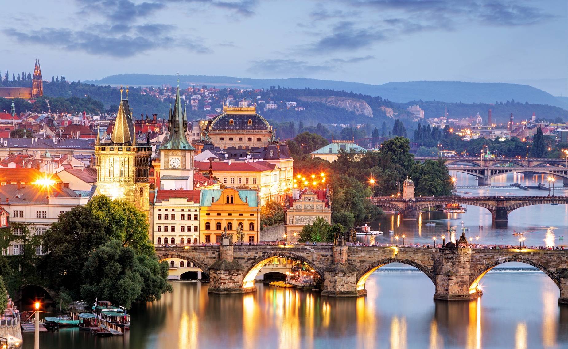 8-Day Central and Western Europe Tour from Paris to Lucerne: Luxembourg, Frankfurt, Prague, Budapest, Vienna and Munich