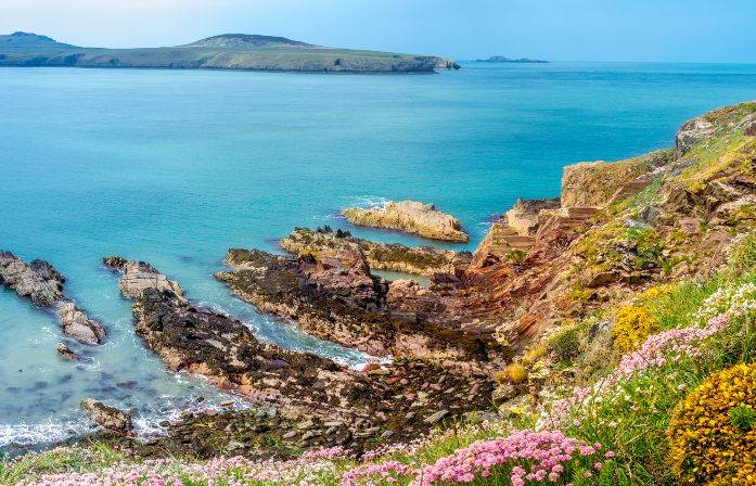 [16 Pax] 3-Day The Mountains and Coasts of South Wales Tour from Bristol: Tenby, Laugharne, Abergavenny and Chepstow