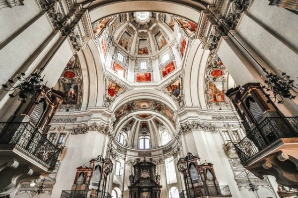 5-Day Central & Eastern Europe Explorer: Frankfurt to Munich (Historical Sites, Cultural Immersion)