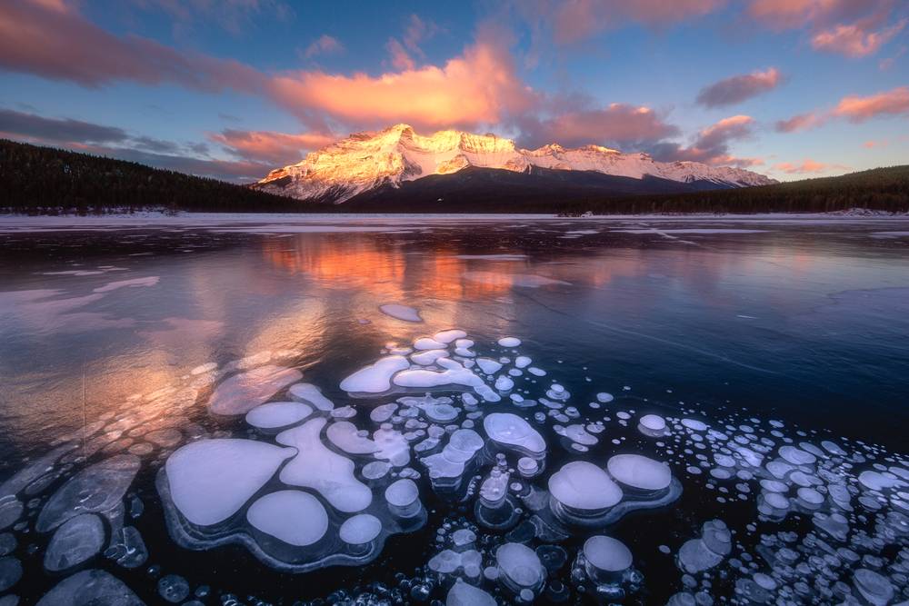 【Canadian Rockies Winter Tour】4-Day Winter Canadian Tour from Calgary: Lake Minnewanka, Johnston Canyon, Banff, Lake Louise and Two Jack Lake