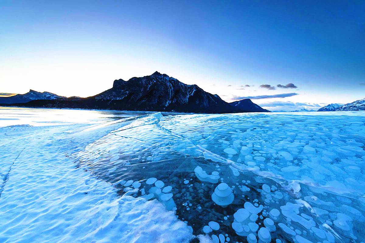 【Canadian Rocky Winter Tour】3-Day Winter Tour from Calgary: Banff Gondola, Surprise Corner, Bow Falls, Lake Minnewanka, Johnston Canyon and Peyto Lake 