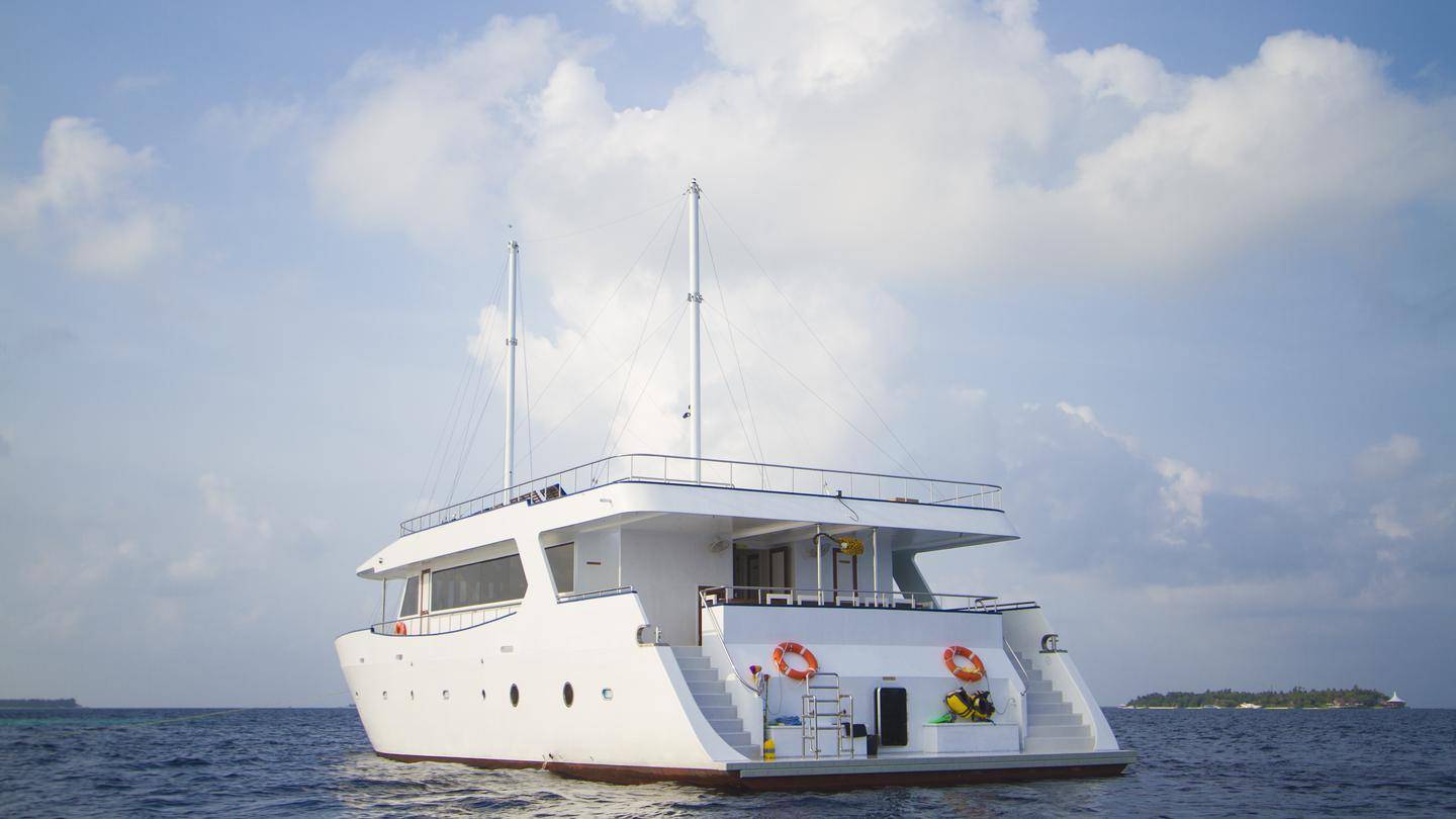 7-Day Maldives Dhoni Explorer Tour from Male: South Malé Atoll and Felidhu Atholhu | Small Group Tour