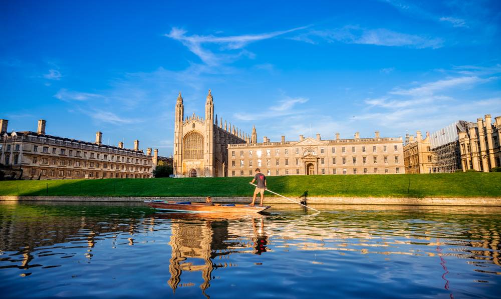 4-Day Classic UK Tour London: Edinburgh, York, Cambridge & Glasgow | Gretna Green | Stratford-Upon-Avon | Bicester Village


