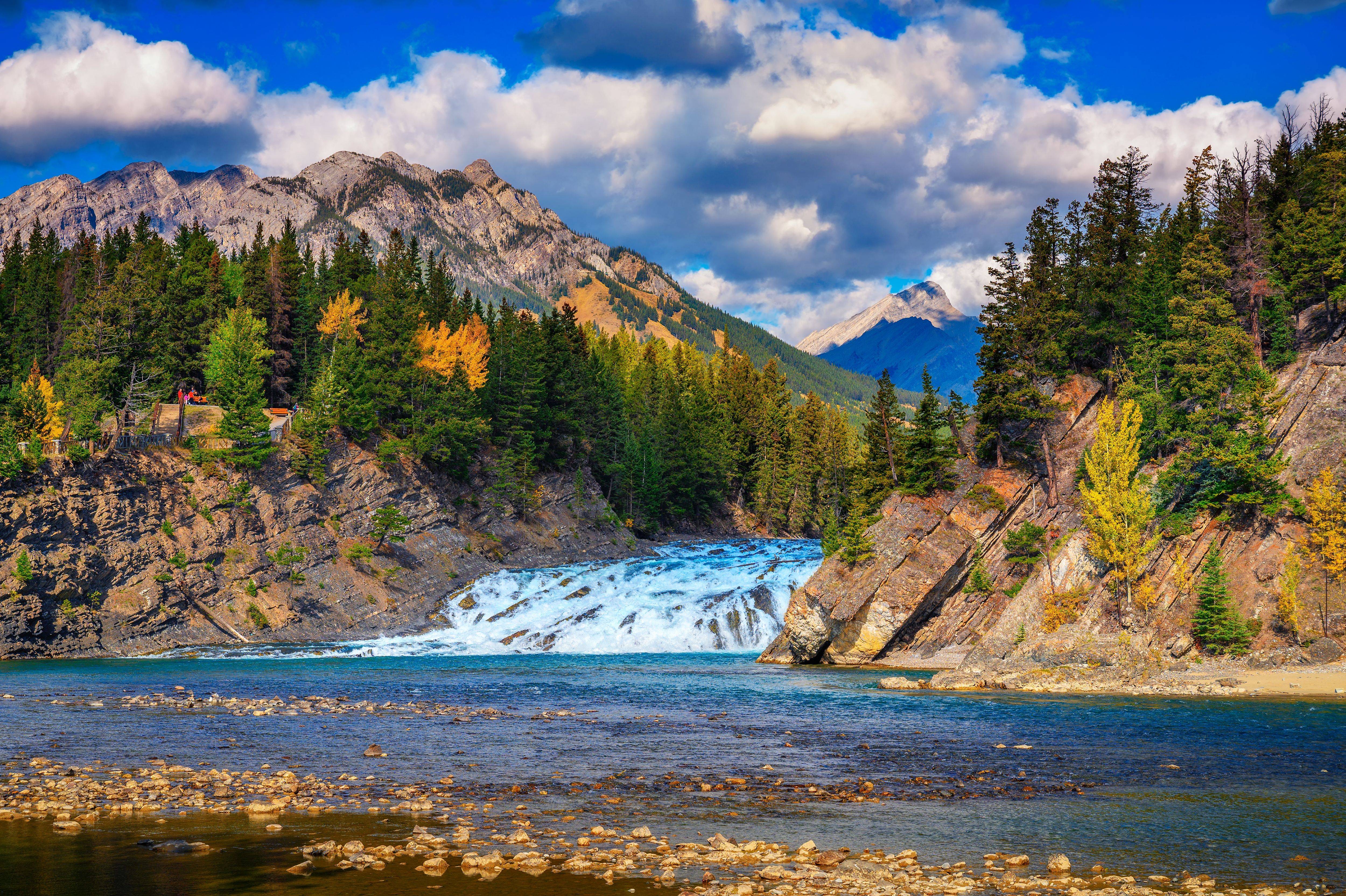 5-Day Rockies Spring Fall Premium Tour from Vancouver: Lake Louise, Salmon Arm, Fraser Valley, Adams River, Canadian Rockies, Glacier National Park
