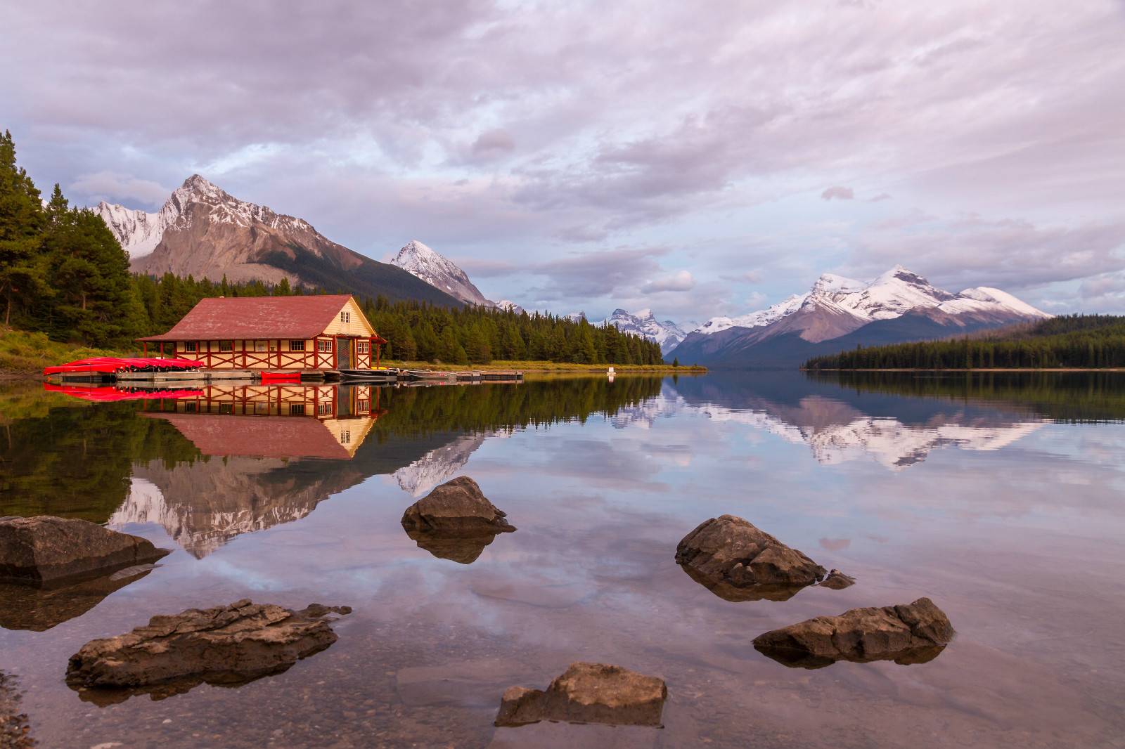 4-Day Canadian Rockies Summer Wonder Tour from Calgary with Airport Transfers: Yoho and Jasper National Park
