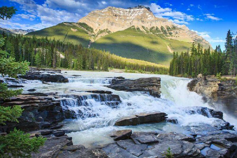 3-Day Canadian Rockies Summer Wonder Tour from Calgary with Airport Transfers: Banff and Yoho National Park