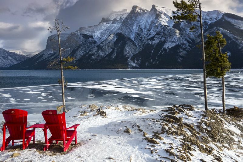 3-Day Winter Wonderland from Calgary: Lake Louise Ski Resort, Banff, Johnston Canyon Icewalk, Lake Louise, Yoho, Lake Minnewanka/Bubble Lake | Max 24 Pax