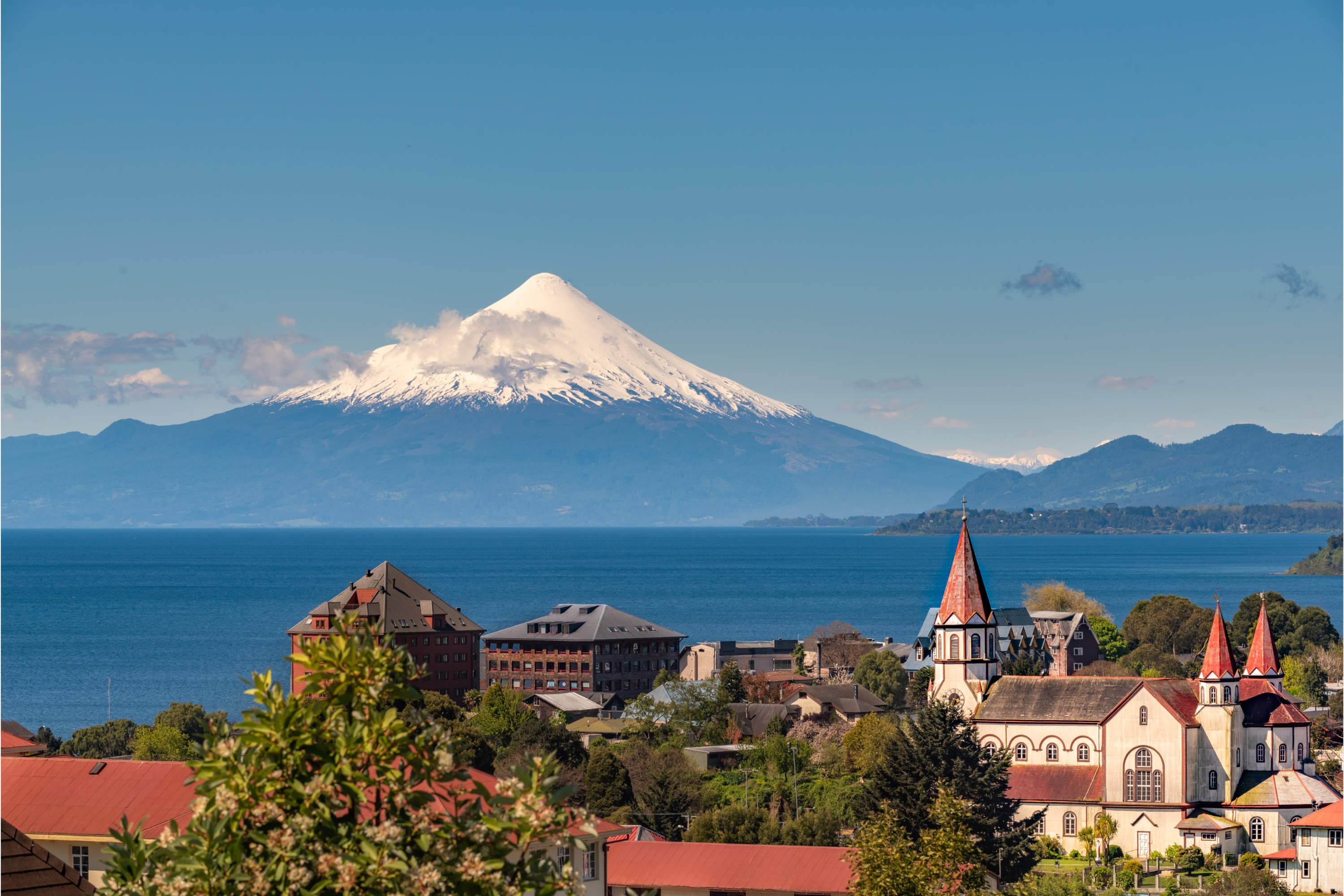 4-Day Puerto Montt Small Group Tour: Lakes & Volcanoes | Puerto Varas, Peulla and Chiloé Island