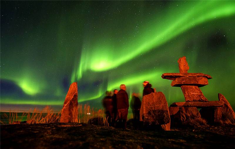 7-Day Yellowknife Aurora & Rockies Tour: Lake Louise Snowshoeing, YOHO, Emerald Lake, Banff National Park | Max 24 Pax