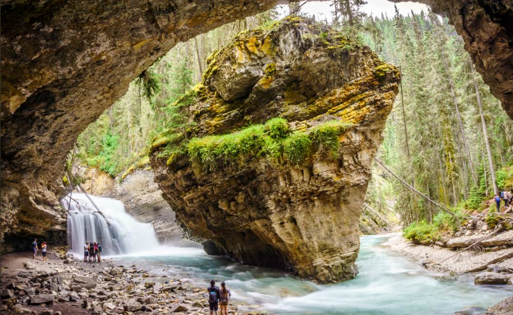 4-Day Canadian Rockies Tour from Calgary·Banff, Yoho National Park, Columbia Icefield, Fairmont Hotel Stay & Sulphur Mountain Gondola | Airport Transfers