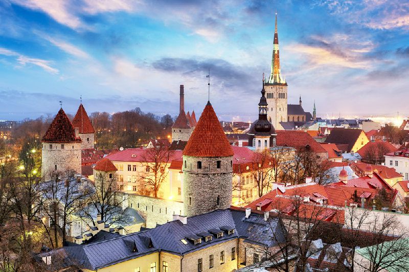 8-Day Baltic Highlights Multi-languages Tour from Vilnius: Peter and Paul Church, Rundale Palace, Medieval Great Guild Hall