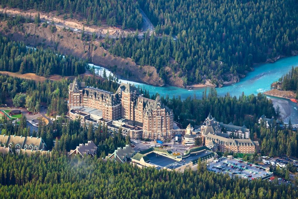 5-Day Winter Rockies Tour Package from Calgar: Lake Louise, Johnston Canyon, Icefield Parkway, Peyto Lake and  Natural Bridge | Fairmont Hotel Guaranteed 