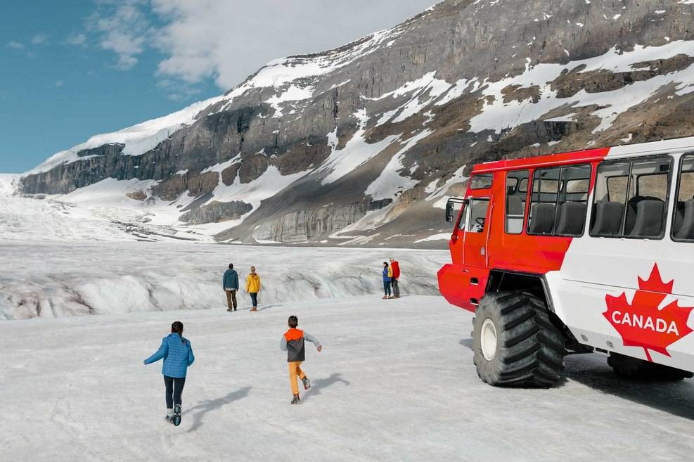 3-Day Canadian Rockies Summer Tour from Calgary·Lake Louise, Columbia Icefield & Icefields Parkway with Yoho National Park + Airport Transfers