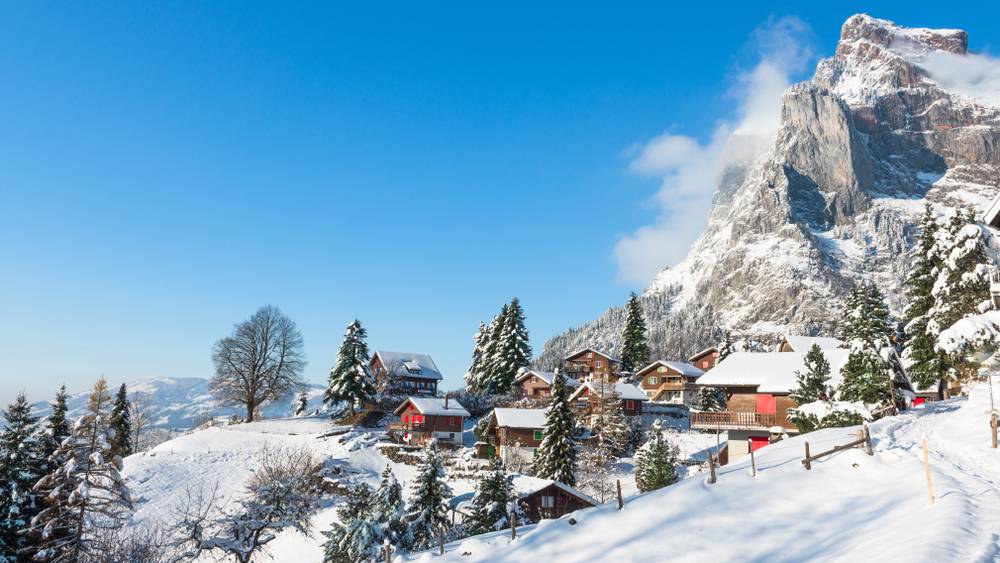 2-Day Canadian Rockies Winter Tour from Calgary: Lake Louise, Yoho, Lake Minnewanka/Bubble Lake | Max 24 Pax