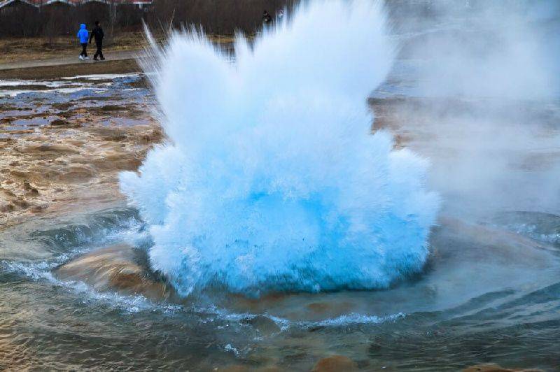 Northern Lights Hunt | 5-Day Iceland Land of Northern Lights Tour from Reykjavík | Budget or Comfort Accommodations Available | New Year's Departure