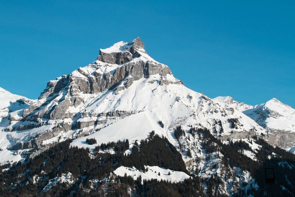 4-Day Swiss Special Tour from London with Flights Landing in Geneva: Zurich, Rhine Falls, Interlaken, Mt Titlis and Geneva
