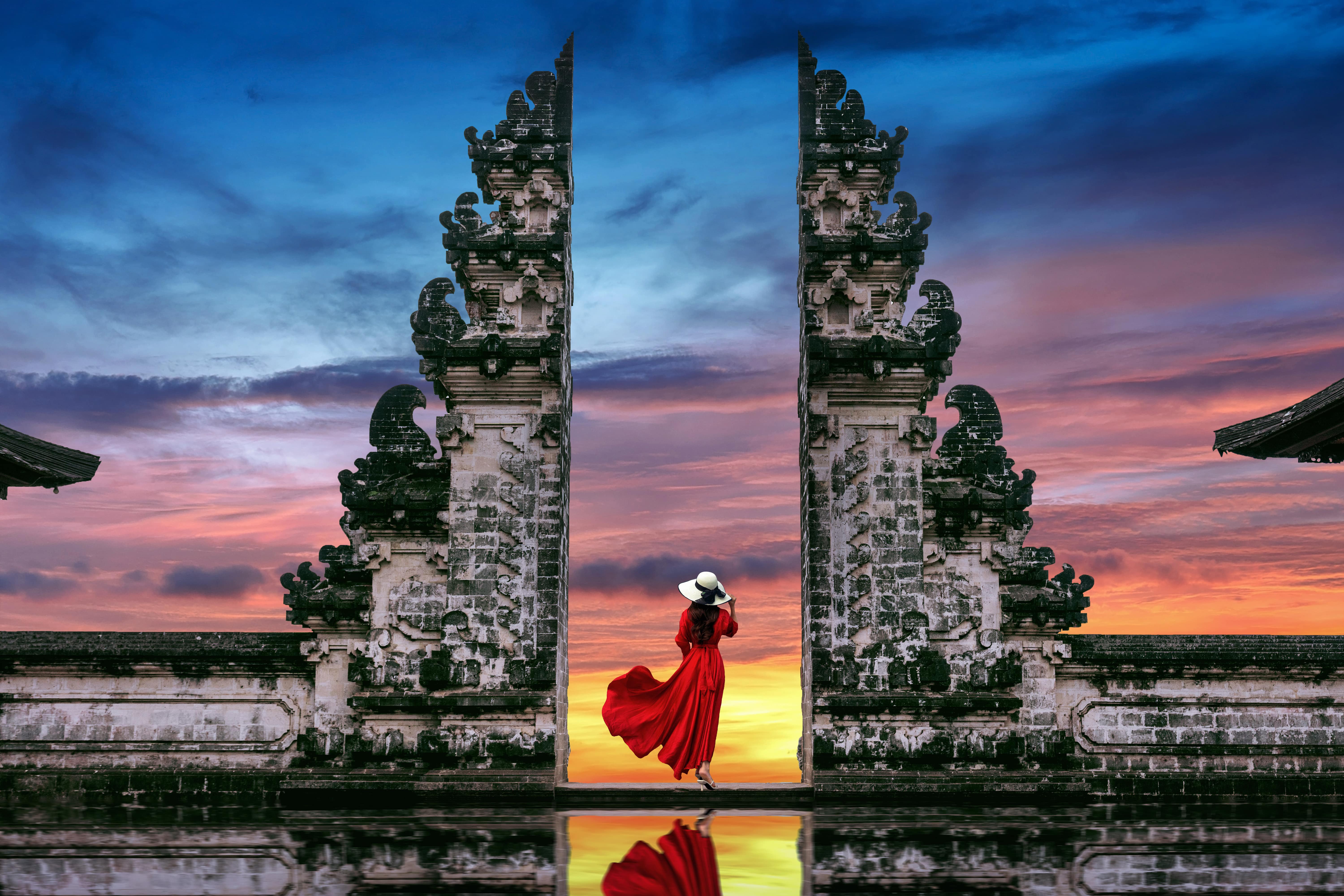5-Day Bali Highlights Tour: Tanah Lot Temple, Padang-Padang Beach, Lempuyang Temple, Tukad Cepung Waterfall and Tirta Empul Temple | Private Tour | Breakfast, Lunch and Entrace Fee Included