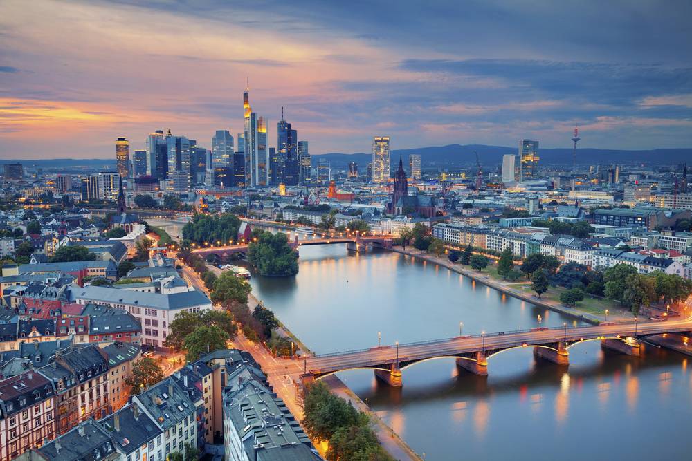 5-Day West Loop: Paris to Frankfurt, Prague,Budapest (Bus Tour)