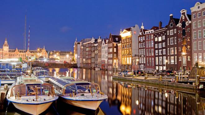 7-Day Central Europe Capitals Tour: Munich to Zurich, Frankfurt, Amsterdam, Paris