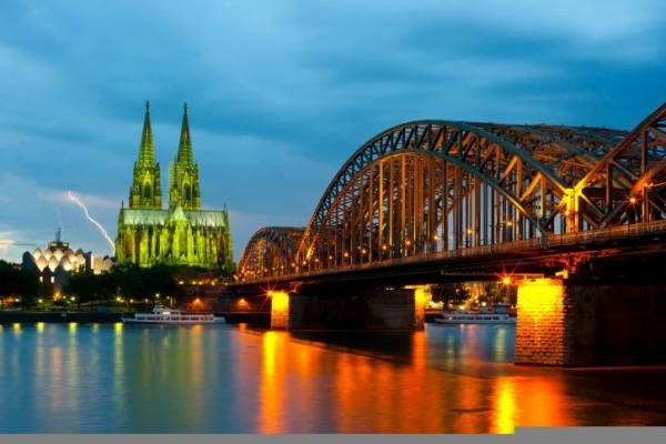 14-Day Western & Southern Delights: Amsterdam to Frankfurt, Paris, Venice, Rome