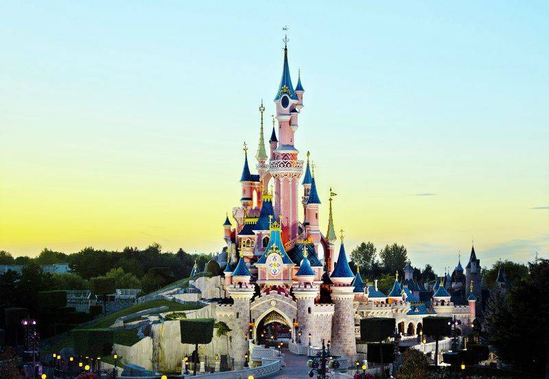 6-Day Best of Europe Tour from London: Rhine Falls, Mt Titlis, Eiffel Tower and Disneyland Paris