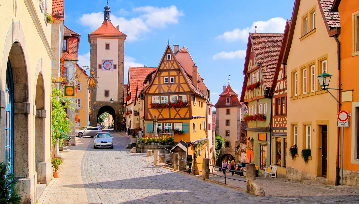 11-Day East to West Tour: Budapest | Prague | Amsterdam | Paris**Airport Pick-up in Vienna | Breakfasts and Admission Included**