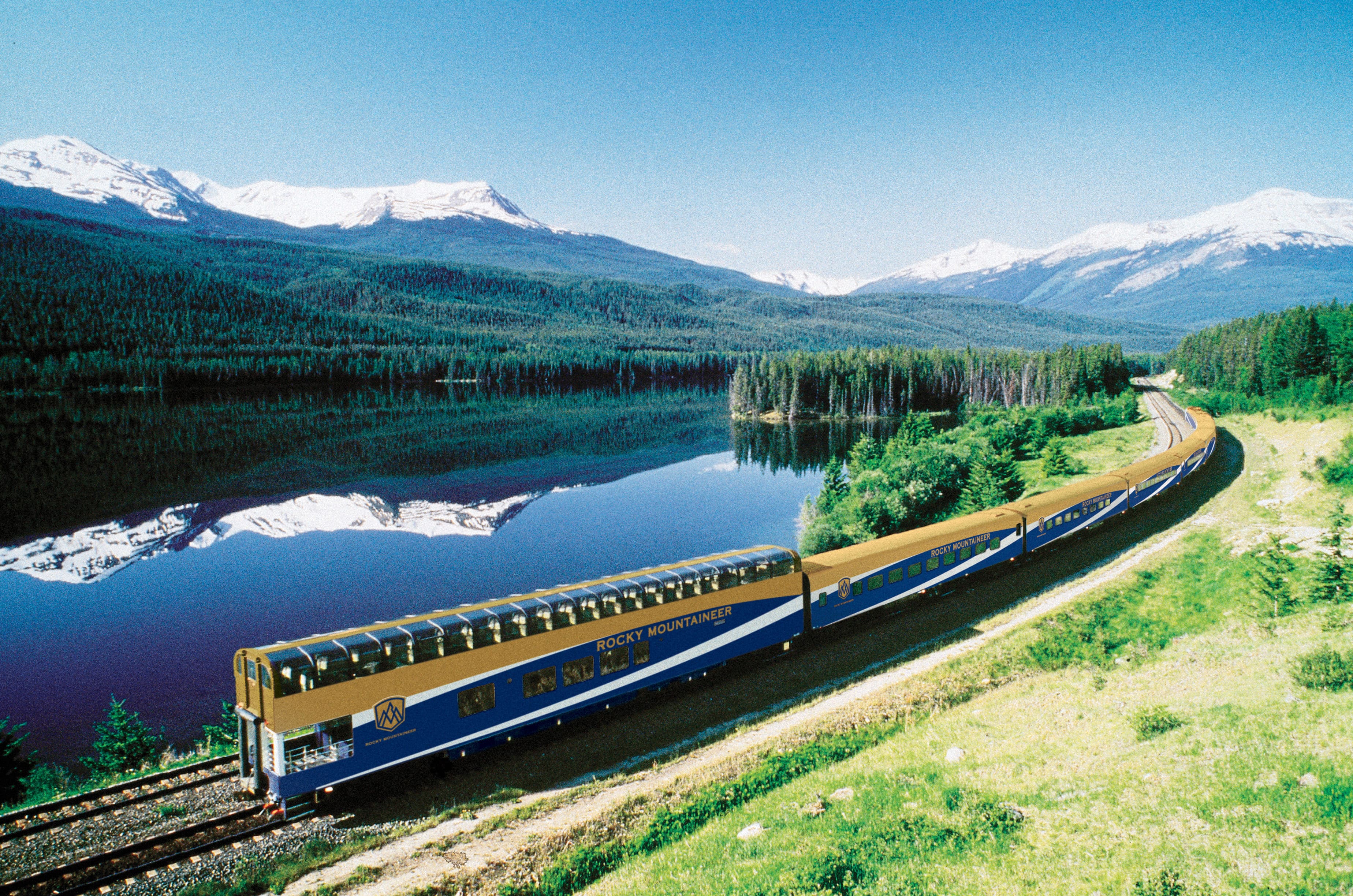 7-Day Canadian Rockies Rocky Mountaineer Summer Tour from Calgary: Banff, Jasper and Yoho National Park 