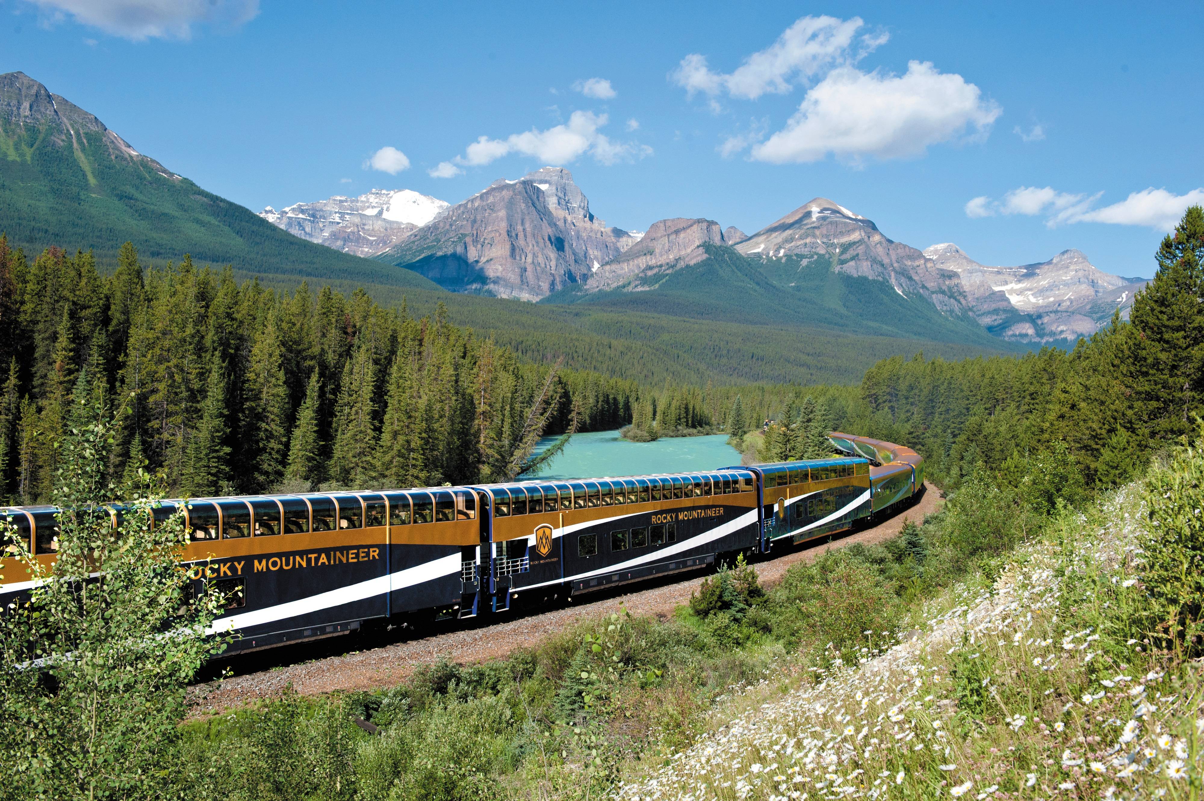 8-Day Canadian Rockies Rocky Mountaineer Summer Tour from Calgary: Banff, Jasper, Yoho and Waterton National Park