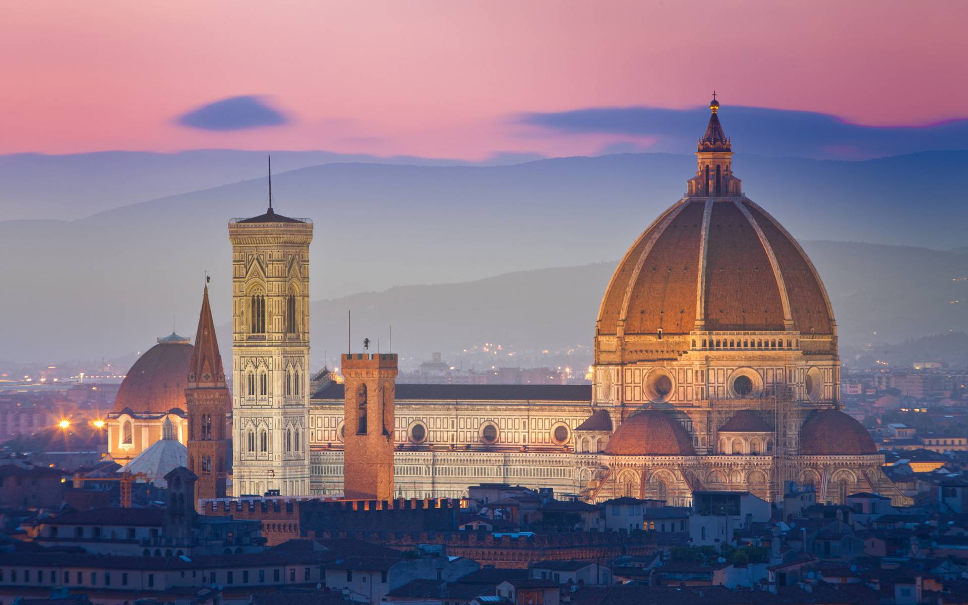9-Day Western and Southern Europe Tour from Rome: Arezzo, Florence, Avignon, Barcelona and Bordeaux