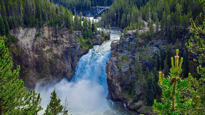 4-Day Luxury Boutique Yellowstone Tour from Salt Lake City【Max 14 Pax Small Group】: Great Salt Lake, The Grand Prismatic Hot Spring, Old Faithful Geyser, Grand Teton