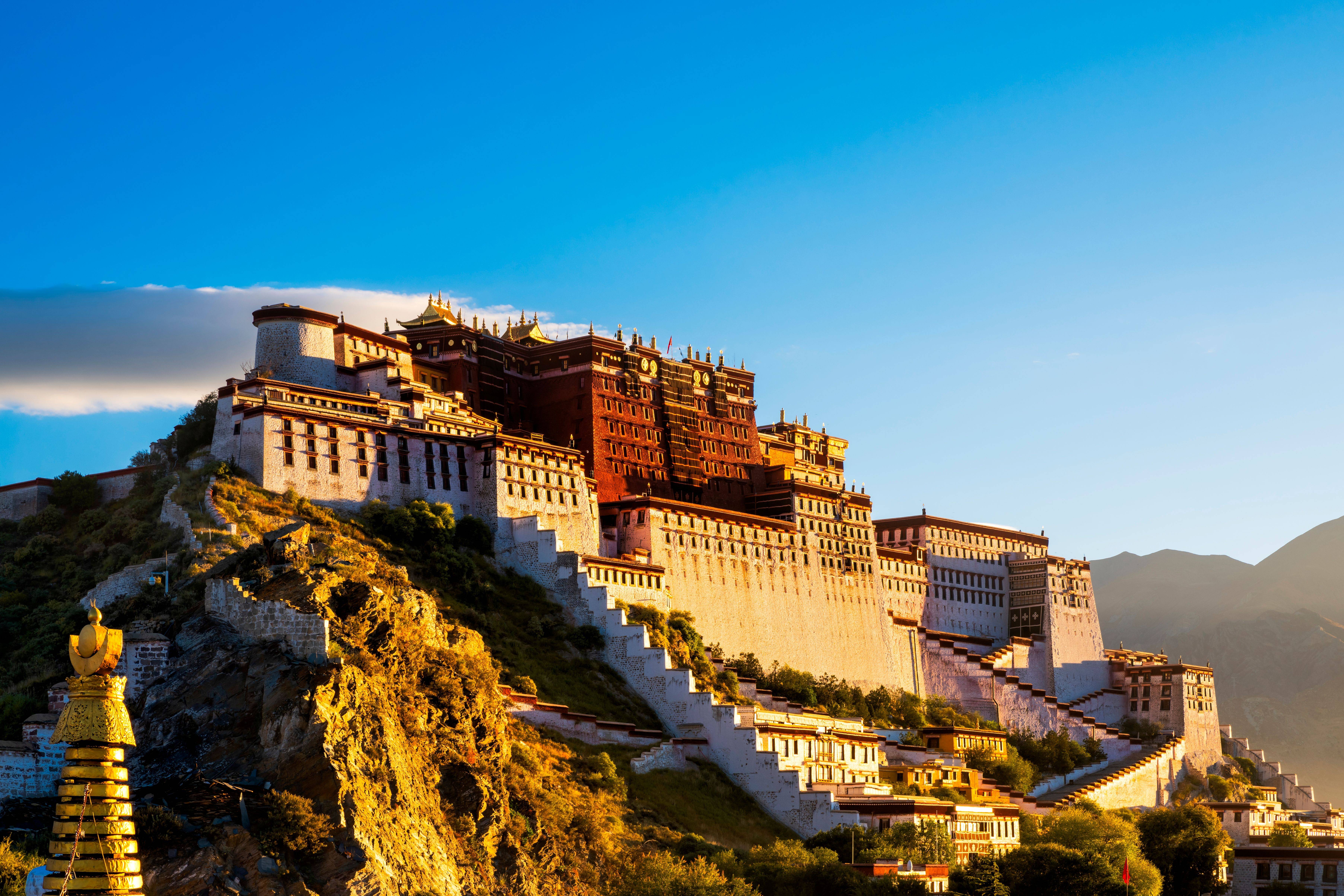 12-Day Tour from Lhasa: Nyingchi, Yamdrok Lake, Shigatse, Mt. Everest and Namtso Lake | Small Group Tour