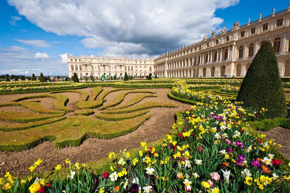 13-Day Europe Tour: Gran Teatro de Burdeos, Place des Quinconces, Loire Valley, Chambord Castle, Notre-Dame Cathedral, Bridge of Sighs, Vatican City，Reunification Memorial Hall