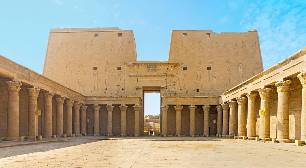 5-Day Nile Cruise in the Small Dahabeya Tour from Luxor: Valley of the Kings, Colossi of Memnon, Edfu Temple and Kom Ombo Temple 