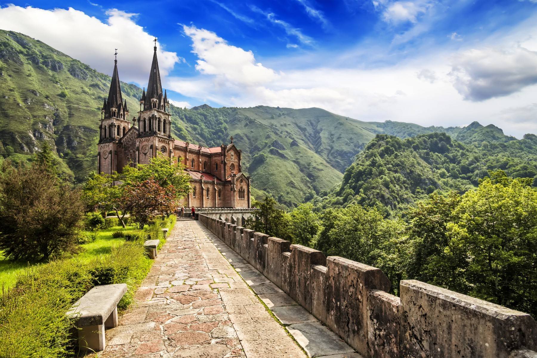 7-Day Spanish Bliss end Barcelona Tour from Madrid