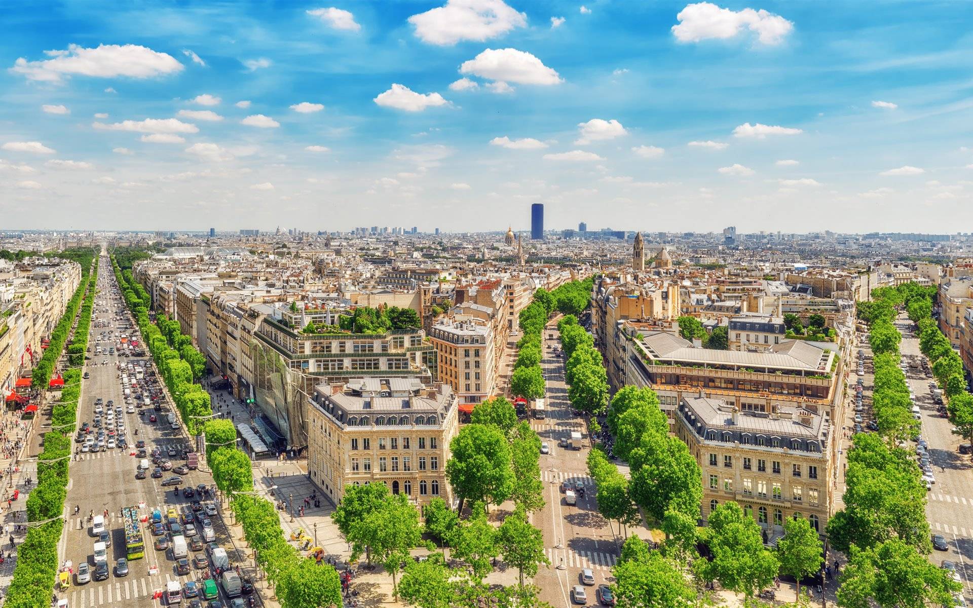 15-Day Wonderful Holidays End Berlin Tour from Barcelona: Girona, Geneva, Leysin, Zurich, Paris, London, Amsterdam | Ticket Admission Included | Boat Trip along River Seine