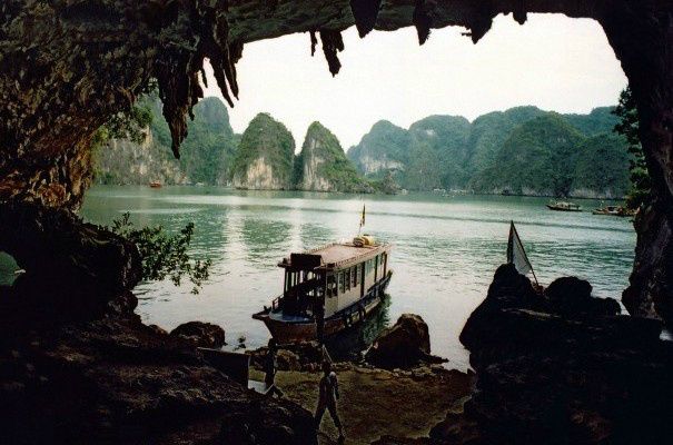 7-Day Highlights of Vietnam and Cambodia Tour: Hanoi to Siem Reap