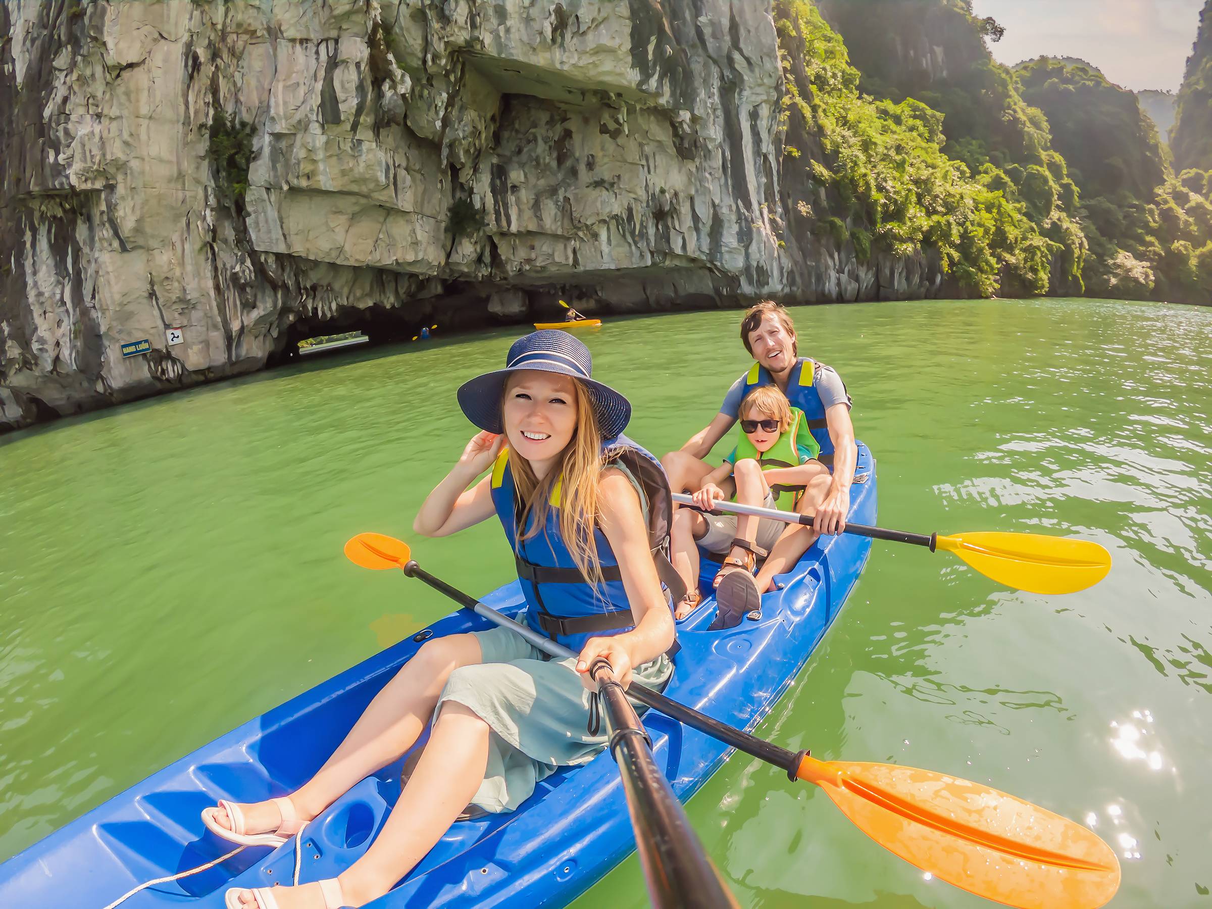 10-Day Essense of Vietnam Tour from Hanoi:Ho Chi Minh City, Hoi An, Cu Chi Tunnels, Mekong Delta, Hue and Halong Bay | River Cruise