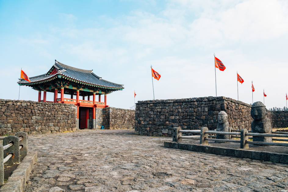 10-Day UNESCO World Heritage Korea Tour from Incheon: Seoul, Jeju, Busan, Gyeongju, Daegu, Andong, Pyeongchang and Mt.Seorak