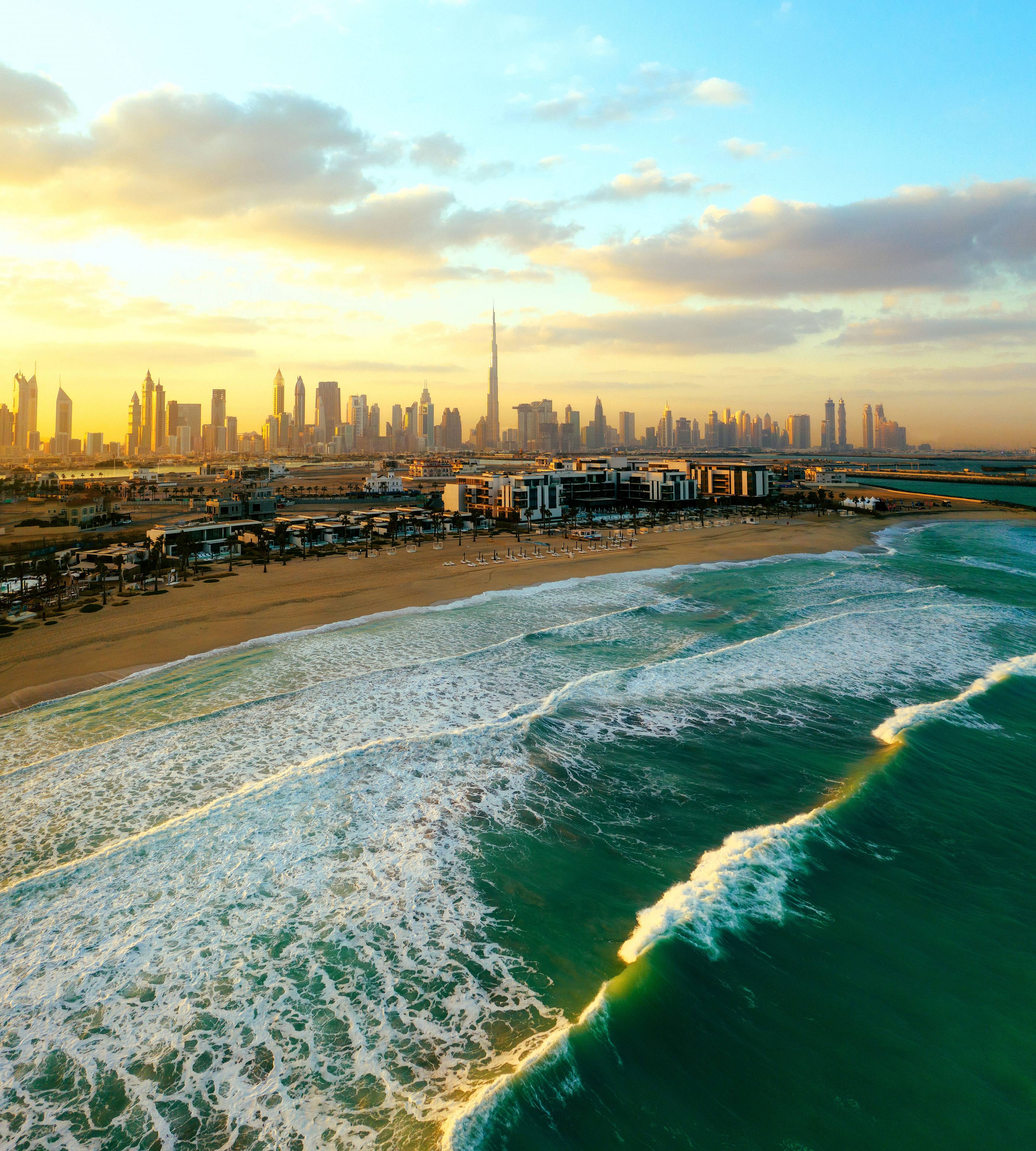 4-Day Dubai Express Tour: Dubai City Tour, Marina Dhow Cruise and Desert Safari with Barbecue Dinner
