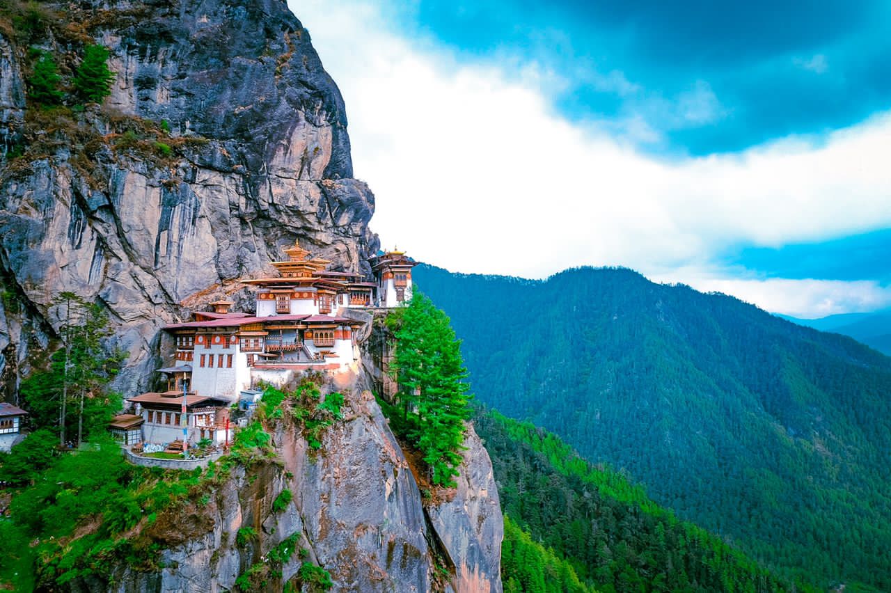 5-Day Himalayan Expedition Tour from Paro: Thimphu | Punakha Dzong | Tiger's Nest Monastery | Buddha Gang 