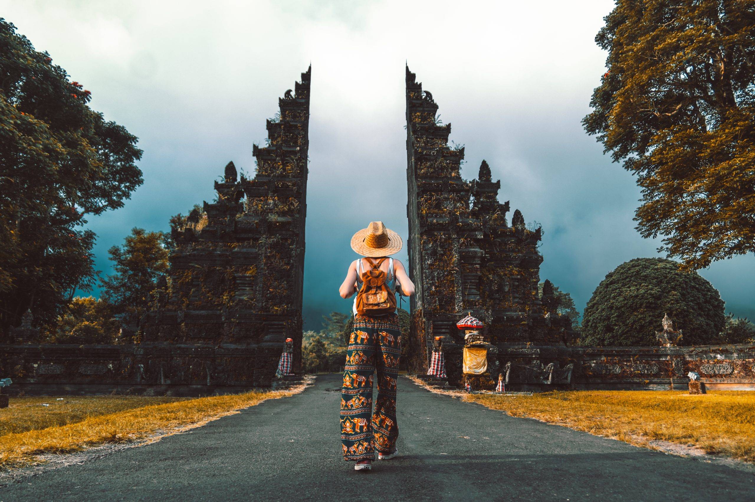 5-Day Bali Volcanoes, Temples & Cultural Highlights Tour: Batubulan Village, Kintamani, Ubud Royal Palace, Taman Ayun Temple and Tanah Lot Temple丨One Free Day