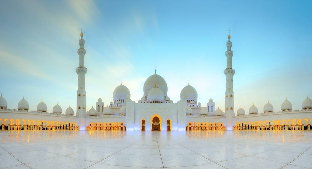 7-Day Beauty of UAE Tour: Dubai City Tour, Marina Dhow Cruise, Desert Safari with Barbecue Dinner, Abu Dhabi City Tour with Louvre Museum and Free Day Tours