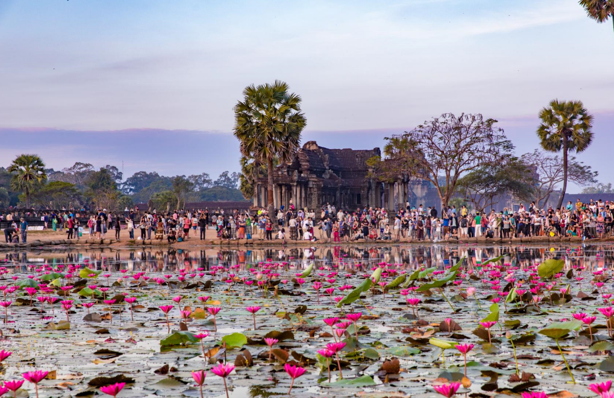 12-Day Fascinating Laos and Cambodia Tour from Luang Prabang: Vientiane, Phnom Penh and Siem Reap | Pak Ou Cave, Kuangsi Waterfall, Angkor Temples and Floating Village