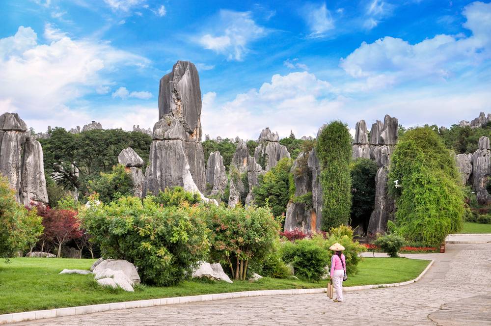 8-Day Meet the Amazing Beauty of Yunnan Private Tour from Kunming: Dali, Lijiang and Shangri-La | Naigu Stone Forest | Dali Ancient Town | Tiger Leaping Gorge